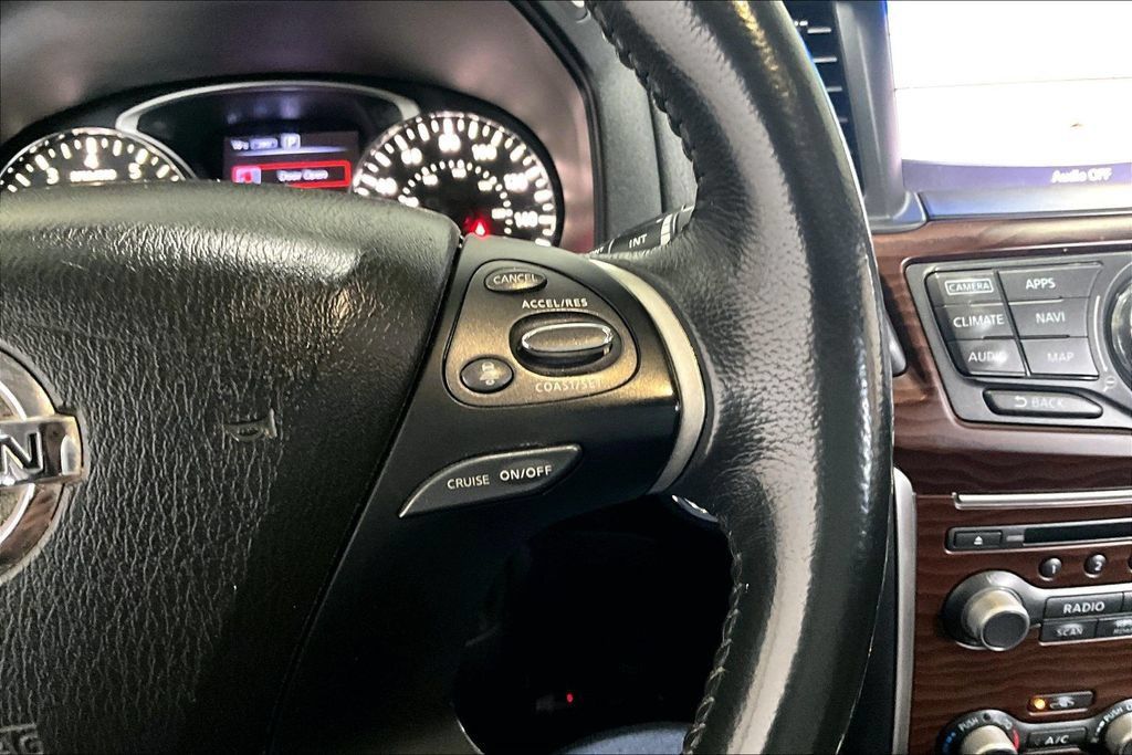 Used 2018 Nissan Pathfinder Platinum AWD/4WD image 12