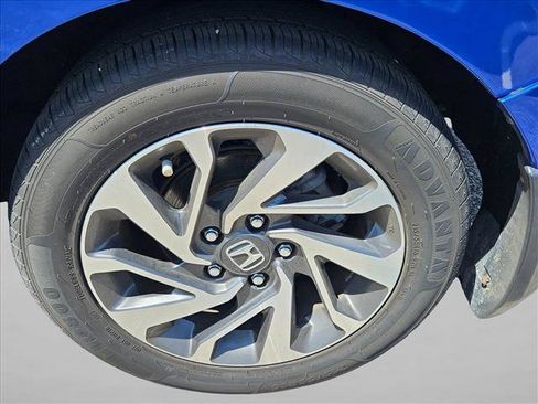 Used 2018 Honda Civic EX image 5