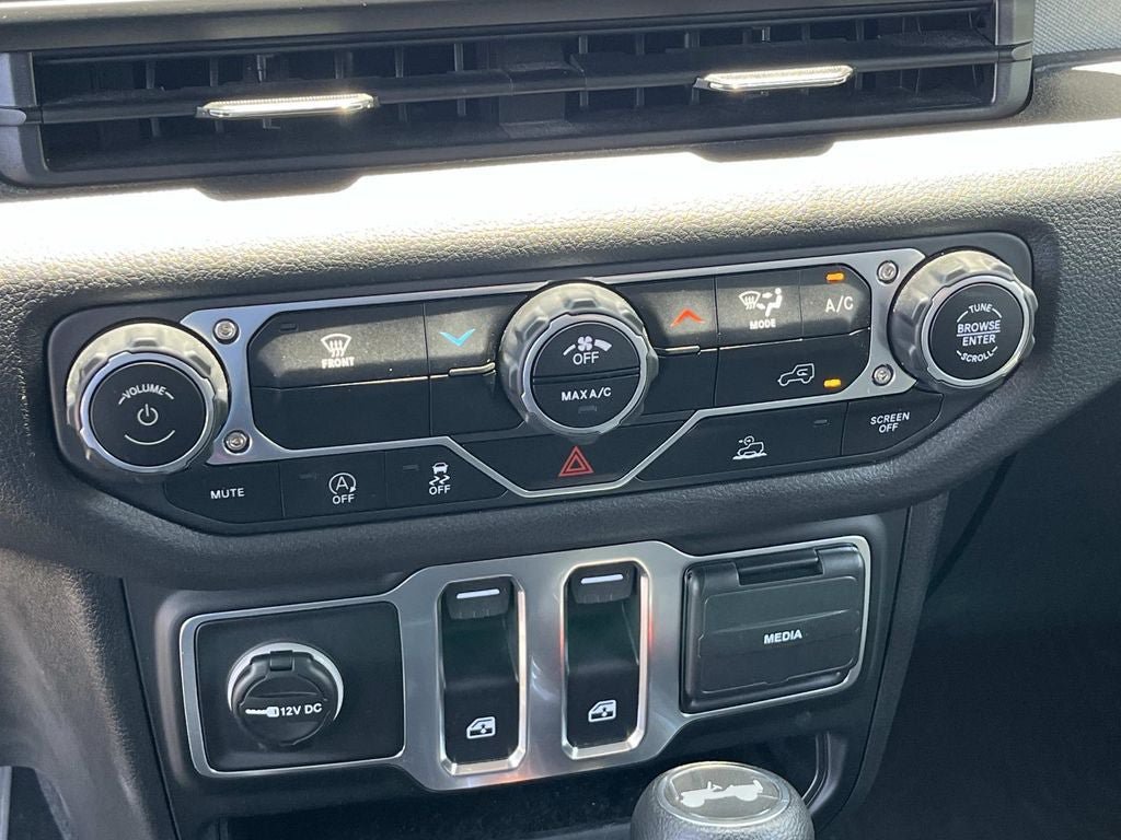 Used 2025 Jeep Wrangler Sport AWD/4WD image 13