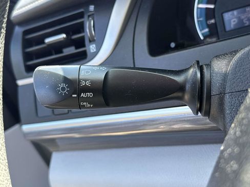 Used 2014 Toyota Camry LE image 18