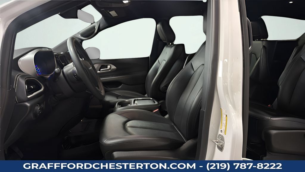 Used 2024 Chrysler Pacifica Limited FWD image 23