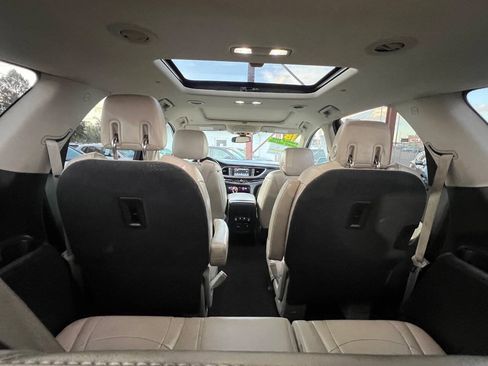 Used 2018 Buick Enclave Essence AWD/4WD image 8