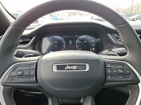 Used 2023 Jeep Grand Cherokee Altitude AWD/4WD image 20