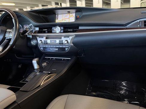 Used 2018 Lexus ES 350 w/ Navigation System Package FWD image 36