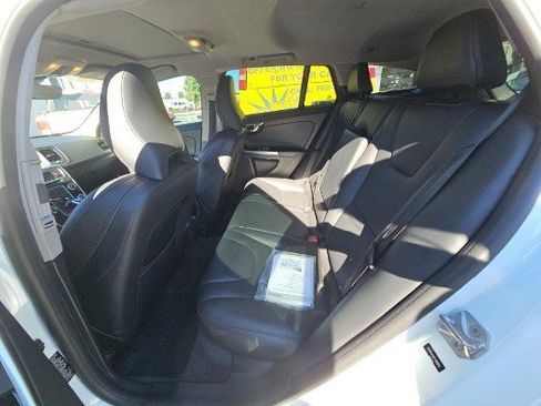 Used 2015 Volvo V60 T5 Cross Country Platinum w/ Protection Package image 8