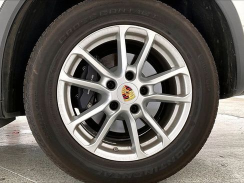 Used 2016 Porsche Cayenne AWD/4WD image 11