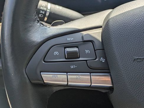 Used 2025 Cadillac XT4 Premium Luxury FWD image 23