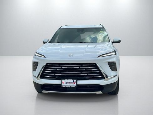 Used 2025 Buick Enclave Preferred FWD image 2