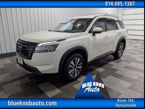 Used 2023 Nissan Pathfinder SL w/ Black Appearance Package AWD/4WD image 1
