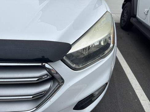 Used 2017 Ford Escape SE FWD image 10