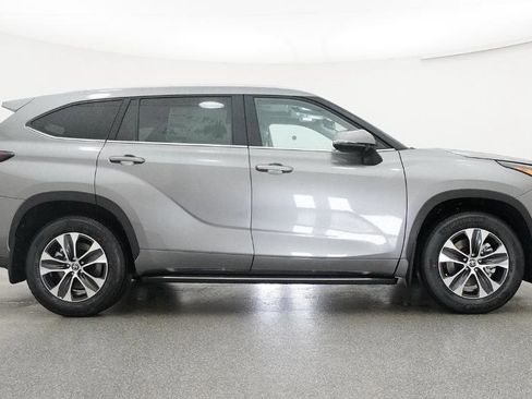 New 2026 Toyota Highlander XLE image 30
