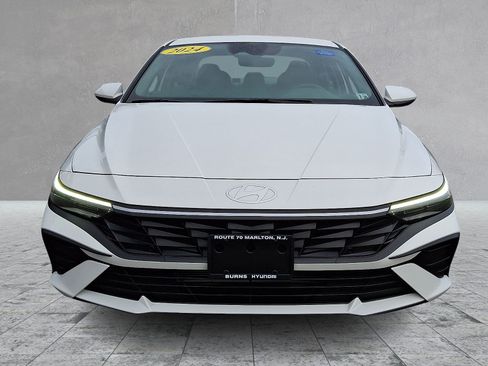 Certified 2024 Hyundai Elantra SEL FWD image 2