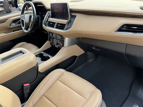Used 2022 Chevrolet Suburban Premier image 23