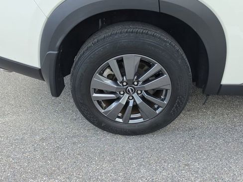 Used 2024 Nissan Pathfinder SV FWD image 5