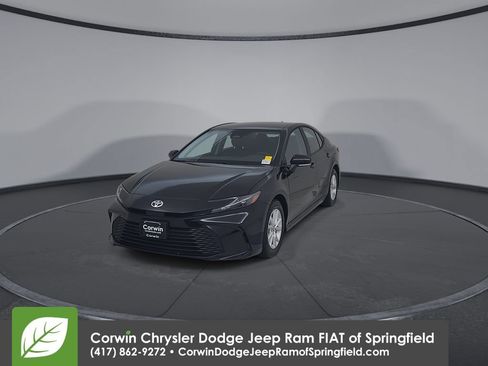 Used 2026 Toyota Camry LE FWD image 6