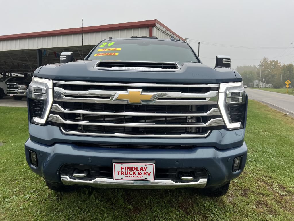 Used 2024 Chevrolet Silverado 3500 High Country w/ High Country Premium Package AWD/4WD image 6