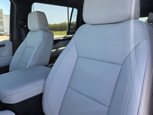 New 2026 Chevrolet Suburban Premier w/ Sun And Tow Package AWD/4WD image 29