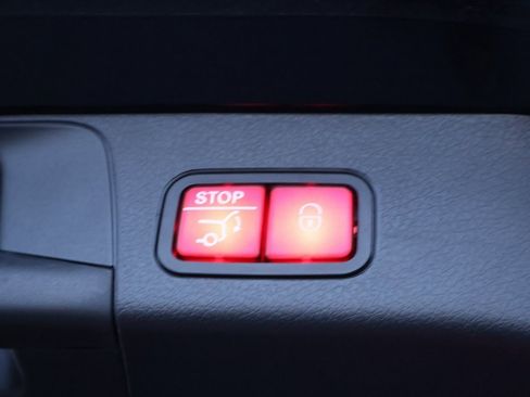 New 2025 Mercedes-Benz GLB 250 4MATIC image 18