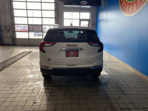 Used 2024 GMC Terrain SLT image 18