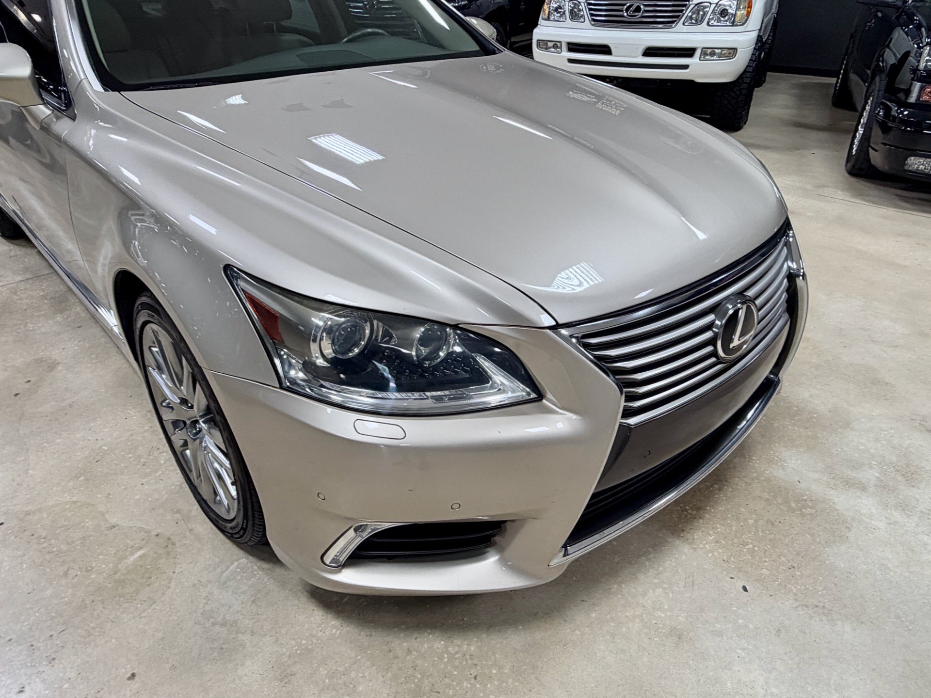 Used 2014 Lexus LS 460 w/ Comfort Package RWD image 13
