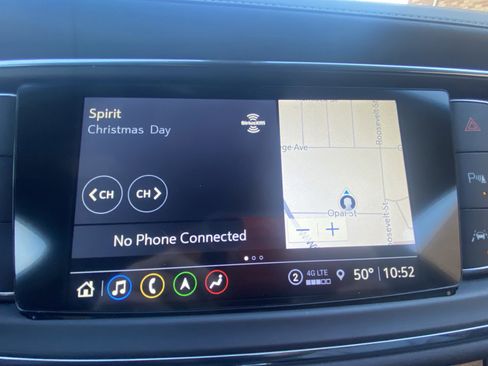 Used 2024 Buick Enclave Premium image 32