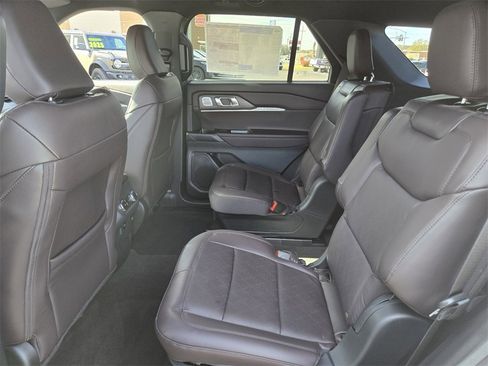 New 2026 Ford Explorer Platinum image 11