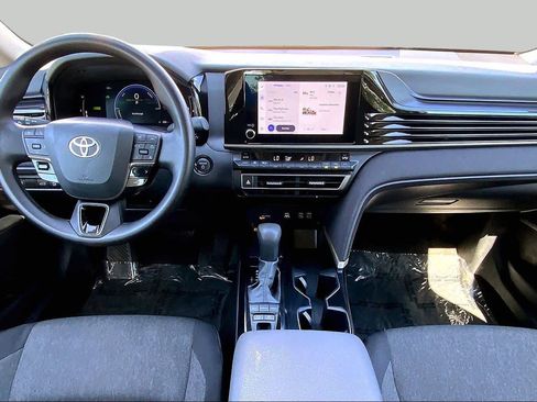 Used 2025 Toyota Camry LE FWD image 15
