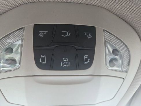 Used 2018 Chrysler Pacifica Touring-L Plus w/ Tire & Wheel Group image 26