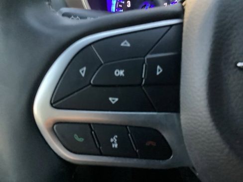 Used 2023 Chrysler Voyager LX image 22