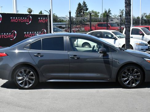 Used 2023 Toyota Corolla SE w/ SE Premium Package FWD image 9