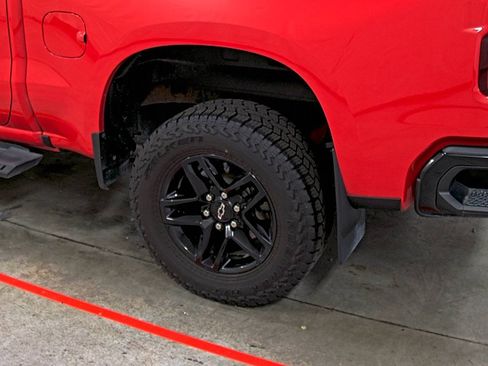 Used 2019 Chevrolet Silverado 1500 Custom Trail Boss w/ Custom Convenience Package image 9