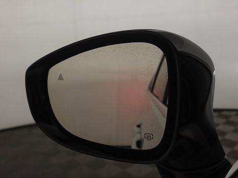 Used 2024 Chrysler Pacifica Touring-L image 35