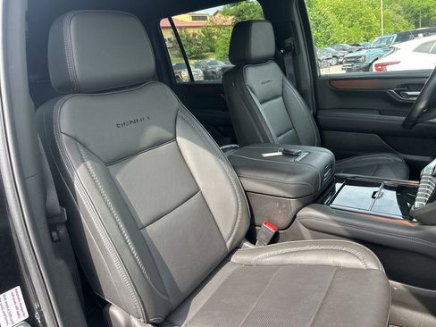 Used 2025 GMC Yukon XL Denali AWD/4WD image 38