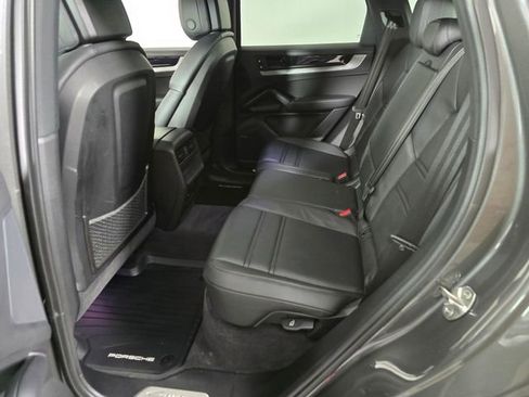 Used 2024 Porsche Cayenne image 18