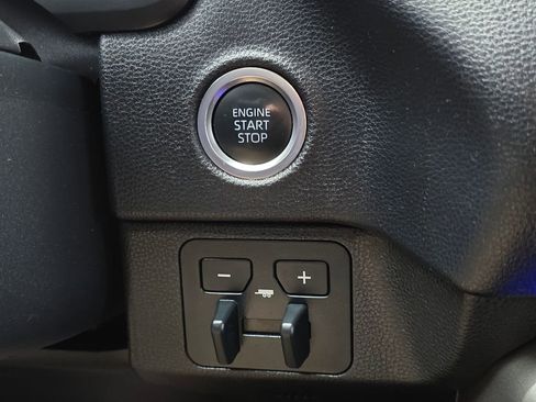 Used 2022 Toyota Tundra SR5 w/ SR5 Premium Package image 34