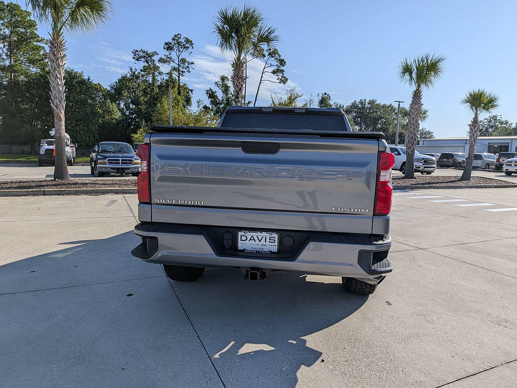 Used 2019 Chevrolet Silverado 1500 Custom w/ Custom Value Package AWD/4WD image 4