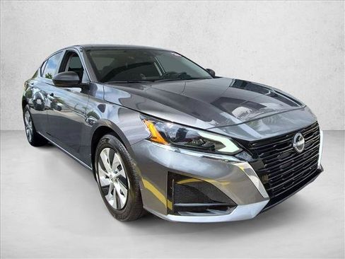 Certified 2025 Nissan Altima 2.5 S FWD image 3