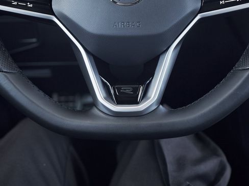 Used 2024 Volkswagen Tiguan SE R-Line image 42