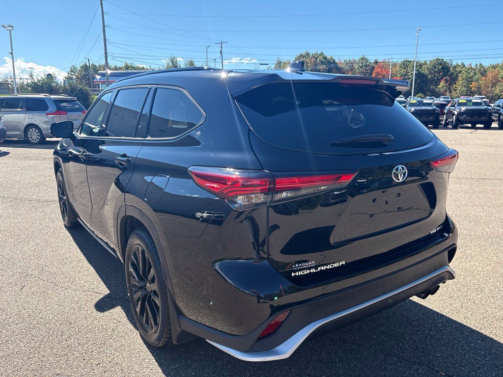 Used 2023 Toyota Highlander XSE AWD/4WD image 4