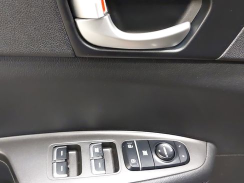 Used 2018 Kia Optima S image 25