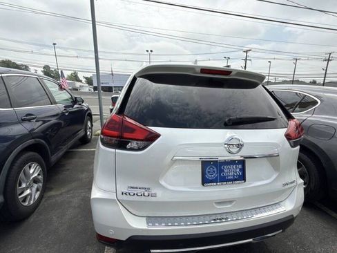 Used 2019 Nissan Rogue SV w/ Premium Package AWD/4WD image 2