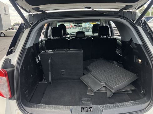 Used 2021 Ford Explorer XLT AWD/4WD image 12