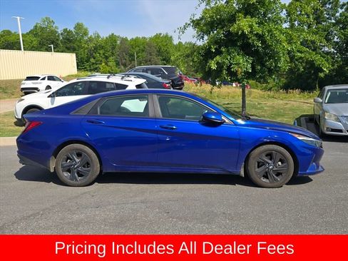Used 2022 Hyundai Elantra SEL FWD image 2
