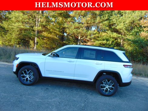 New 2025 Jeep Grand Cherokee Limited RWD image 4