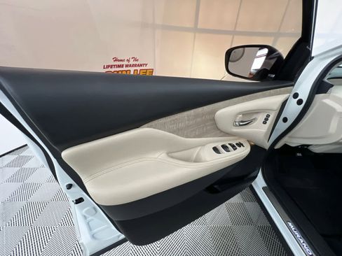 Used 2021 Nissan Murano SL w/ SL Moonroof Package FWD image 23