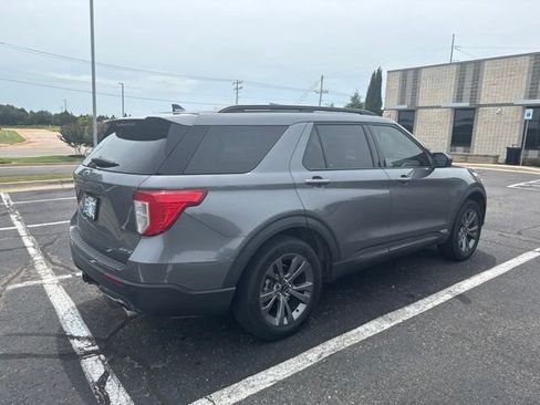 Used 2021 Ford Explorer XLT w/ Equipment Group 202A AWD/4WD image 4