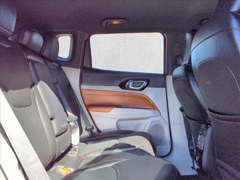 Used 2023 Jeep Compass Limited image 18