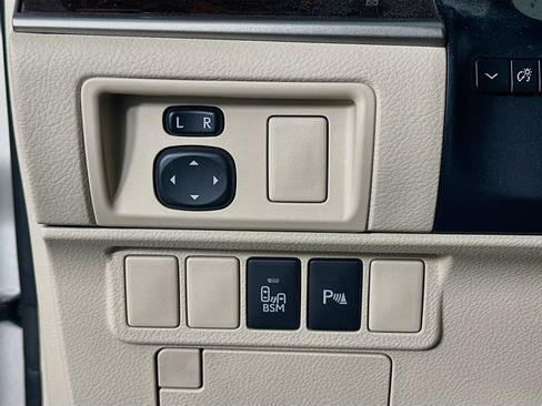 Used 2013 Lexus ES 350 w/ Luxury Pkg FWD image 17
