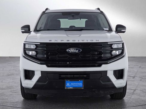 Used 2025 Ford Expedition Active AWD/4WD image 8