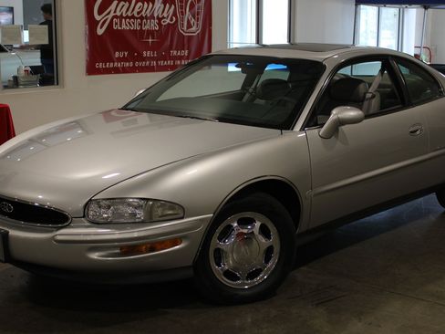 Used 1999 Buick Riviera Supercharged Coupe FWD image 19
